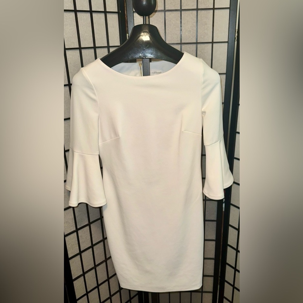 Calvin Klein Cream Peplum Sleeve Knee Length Dress Size 8 w/ Gold Zipper